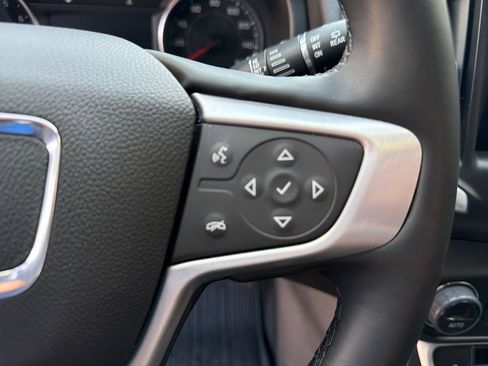 Used 2024 GMC Terrain SLT w/ Tech Package image 24