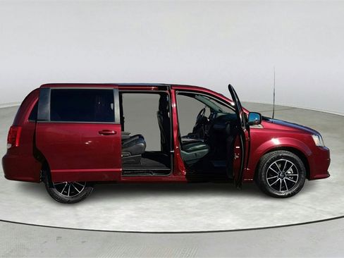 Used 2019 Dodge Grand Caravan GT image 14