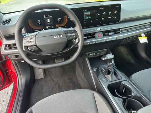 New 2025 Kia K4 LXS image 10
