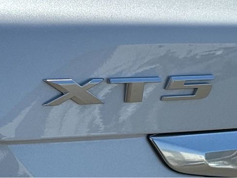 New 2026 Cadillac XT5 Premium Luxury image 9