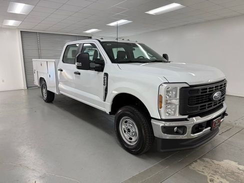 New 2026 Ford F250 XL w/ XL Chrome Package image 3