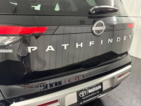 Used 2025 Nissan Pathfinder SL AWD/4WD image 49