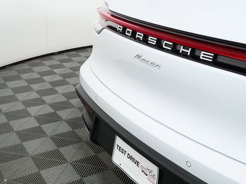 Certified 2024 Porsche Macan image 38