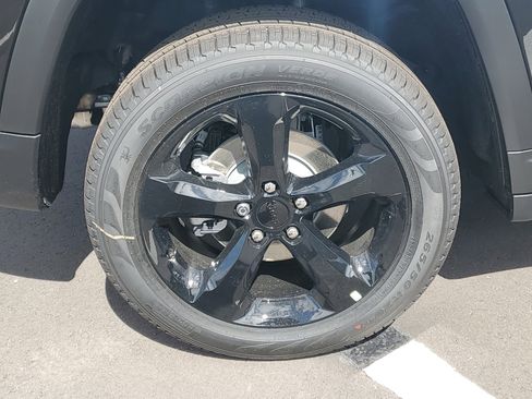 New 2026 Jeep Grand Cherokee Limited RWD image 5