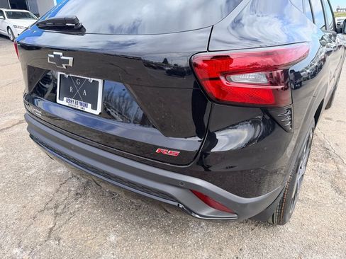 New 2026 Chevrolet Trax RS w/ Sunroof Package FWD image 7