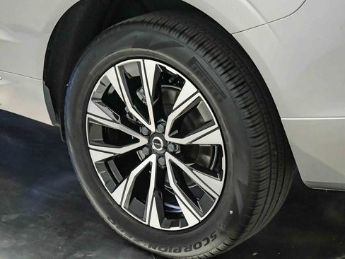 Certified 2023 Volvo XC60 B5 Plus w/ Climate Package AWD/4WD image 11
