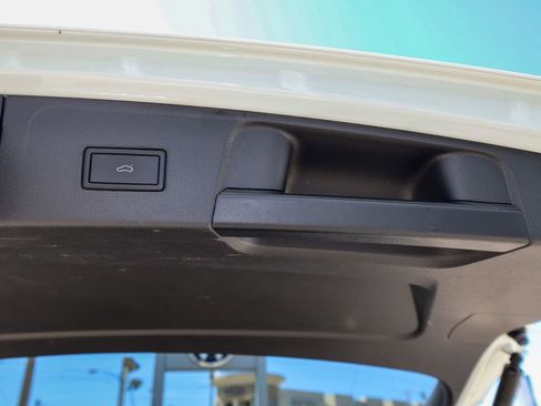 Certified 2023 Volkswagen Atlas SE w/ Panoramic Sunroof Package image 11