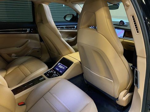 Used 2020 Porsche Panamera 4S image 27