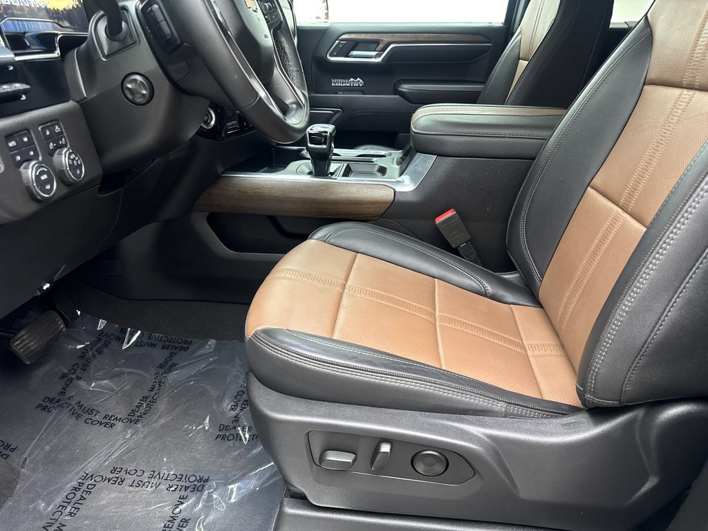 Used 2023 Chevrolet Silverado 1500 High Country w/ Technology Package AWD/4WD image 28
