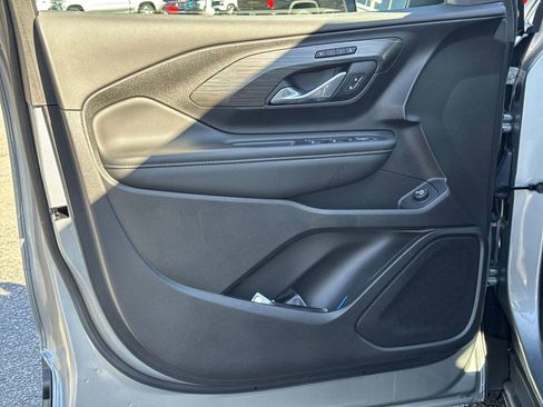 Used 2024 GMC Terrain SLT w/ Elevation Edition image 14