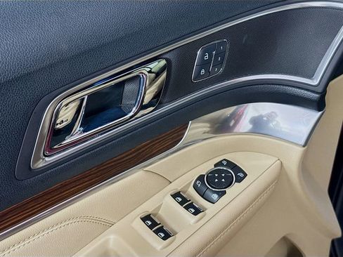 Used 2016 Ford Explorer Limited image 19