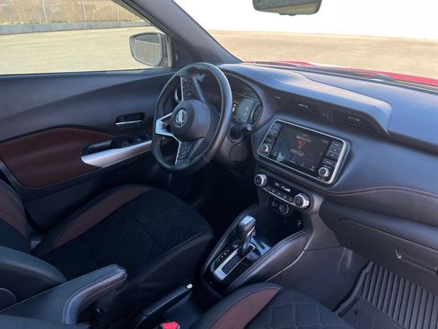 Used 2019 Nissan Kicks SR w/ Interior Electronics Package FWD image 34