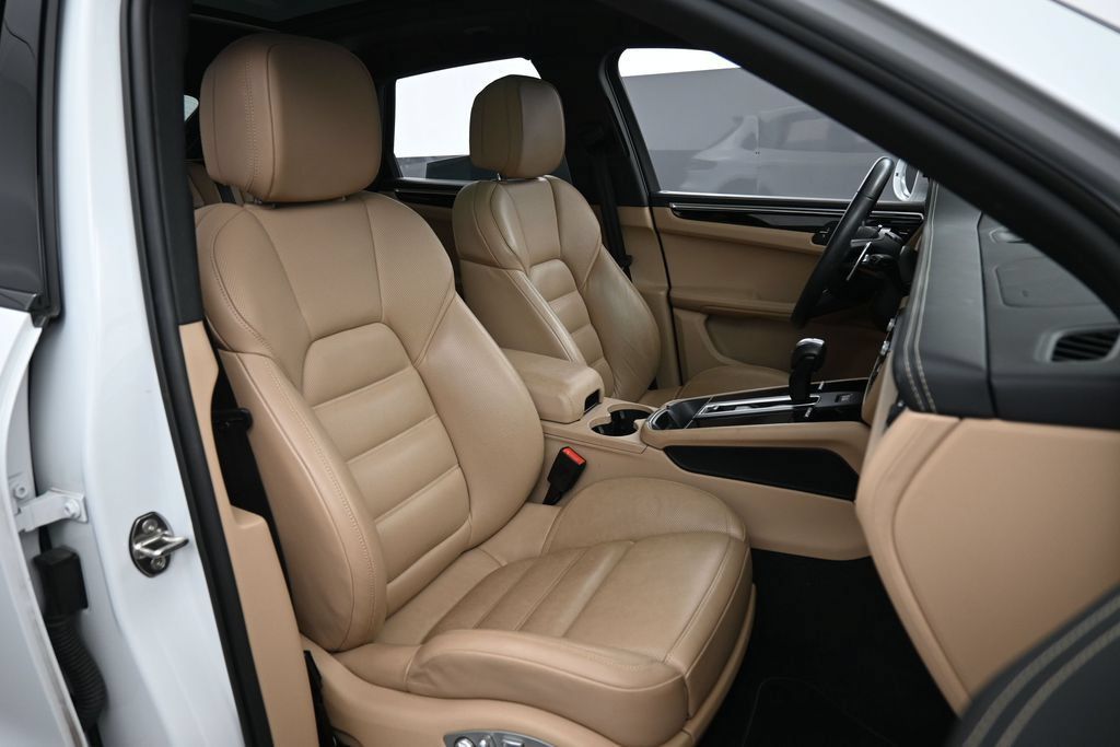 Certified 2024 Porsche Macan S AWD/4WD image 29