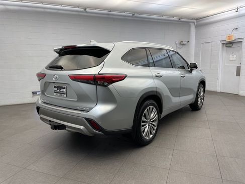 Used 2022 Toyota Highlander Platinum image 5
