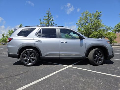 Certified 2025 Honda Pilot Sport image 23