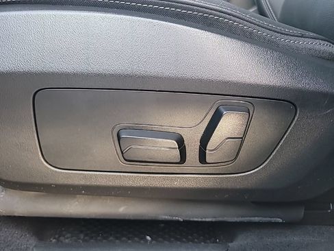 Used 2025 BMW X2 xDrive28i AWD/4WD image 13