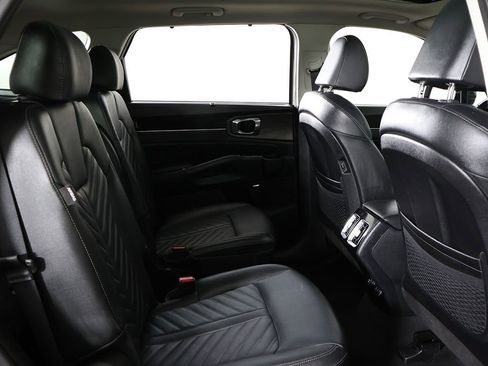 Used 2025 Kia Sorento AWD image 39