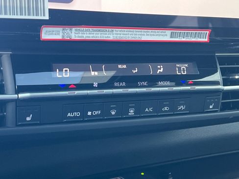 Used 2025 Toyota Sienna XSE w/ XSE Plus Package FWD image 21