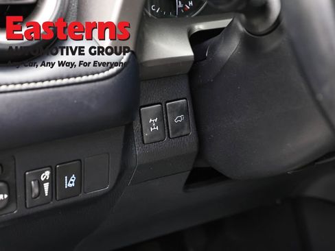 Used 2018 Toyota RAV4 XLE AWD/4WD image 22