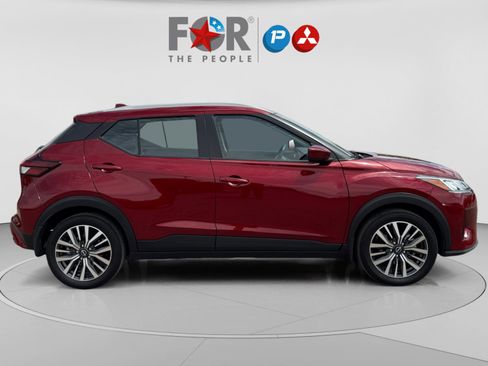 Used 2022 Nissan Kicks SV image 6