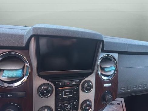 Used 2014 Ford F250 Lariat w/ Lariat Interior Package image 16