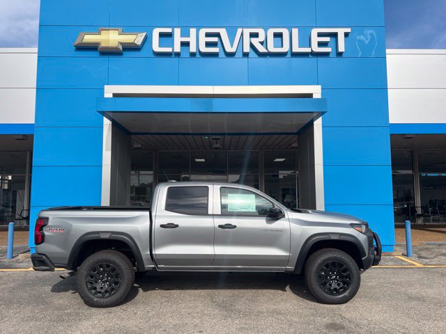 New 2026 Chevrolet Colorado Trail Boss w/ Off-Road Front Bumper Package AWD/4WD image 1