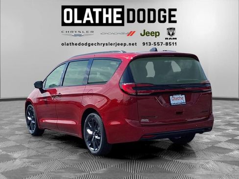 New 2026 Chrysler Pacifica Limited w/ S Appearance Package image 3