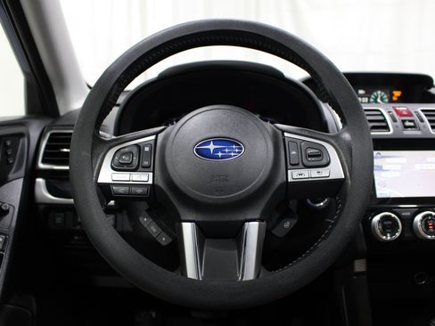 Used 2018 Subaru Forester 2.5i Touring AWD/4WD image 10