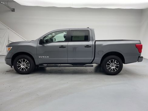 Used 2024 Nissan Titan SV image 7
