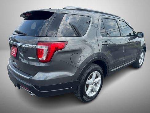 Used 2018 Ford Explorer XLT w/ Equipment Group 202A image 3