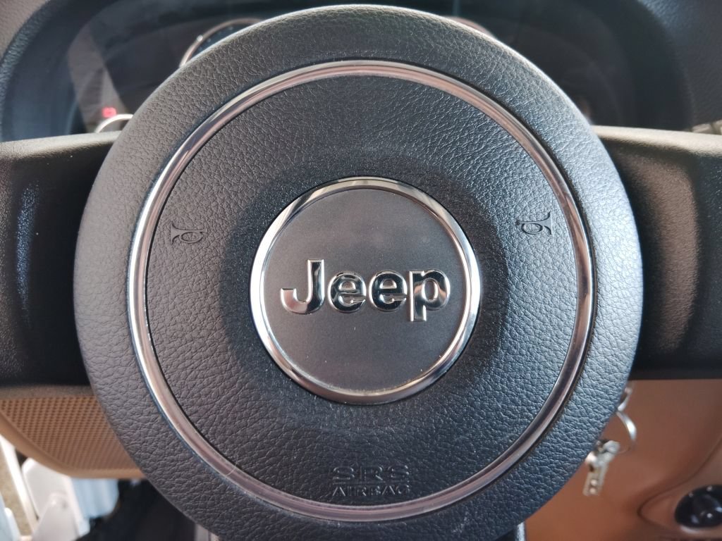 Used 2016 Jeep Wrangler Unlimited Rubicon w/ Connectivity Group AWD/4WD image 27
