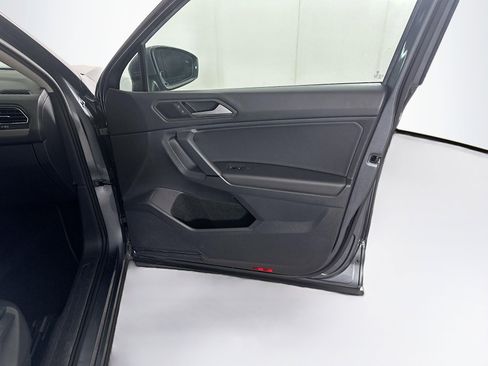 Used 2019 Volkswagen Tiguan SE image 31