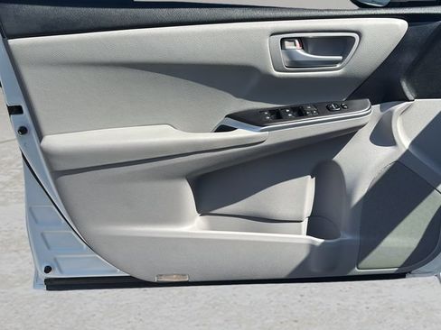 Used 2016 Toyota Camry LE FWD image 19