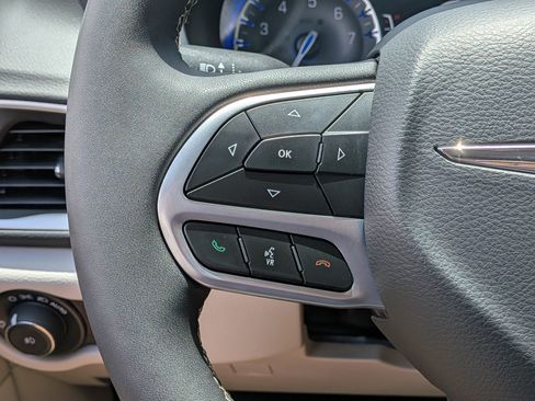 Used 2024 Chrysler Pacifica Touring-L FWD image 26