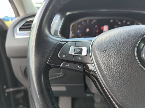 Used 2019 Volkswagen Tiguan SEL Premium AWD/4WD image 44