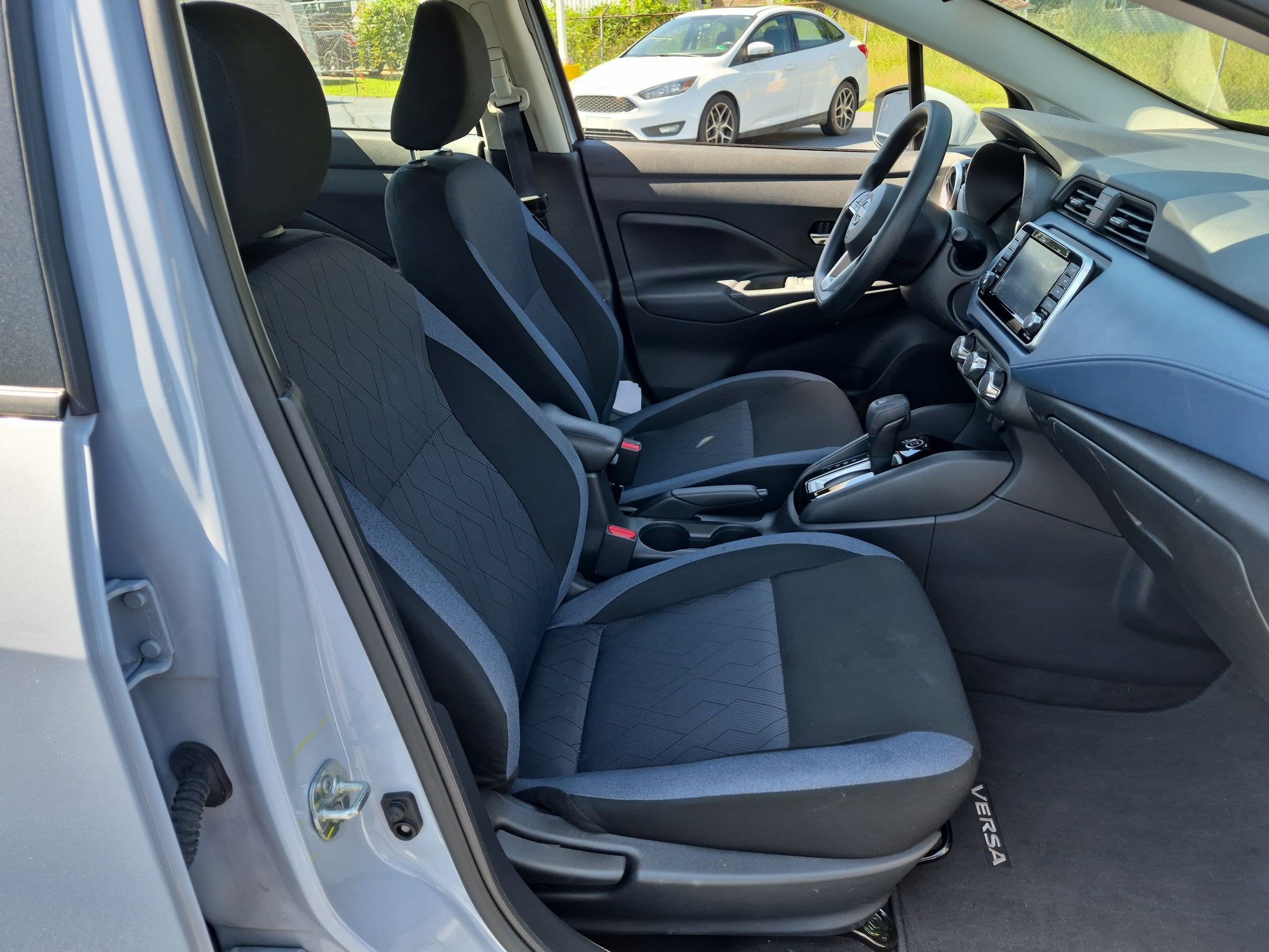 Used 2025 Nissan Versa SV w/ Trunk Package FWD image 33