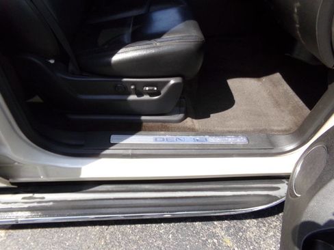 Used 2013 GMC Yukon XL Denali image 37