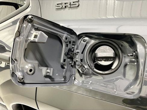 Used 2025 Toyota 4Runner SR5 AWD/4WD image 43