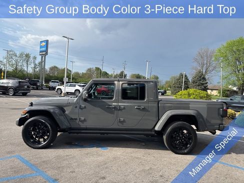 Used 2023 Jeep Gladiator Overland AWD/4WD image 6