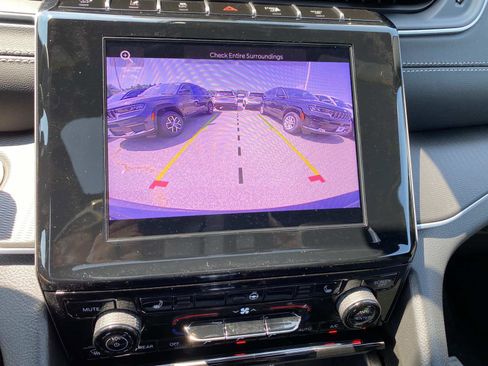 New 2025 Jeep Grand Cherokee Altitude image 10