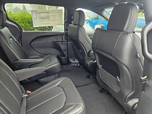 New 2026 Chrysler Voyager LX image 36