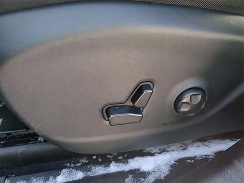 Used 2020 Jeep Cherokee Latitude Plus w/ Cold Weather Group image 23