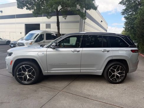 Used 2022 Jeep Grand Cherokee Summit AWD/4WD image 7