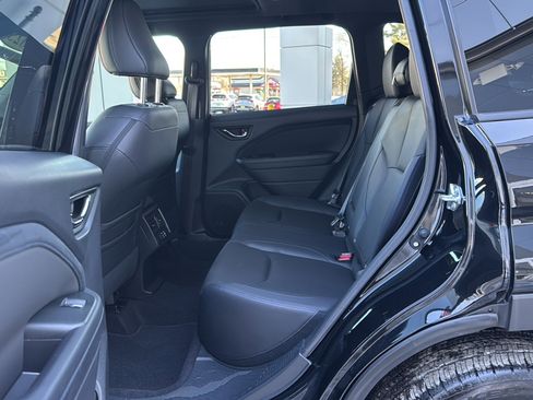 Used 2025 Subaru Forester Limited w/ Popular Package image 19
