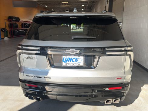 Used 2025 Chevrolet Traverse RS w/ LPO, Floor Liner Package AWD/4WD image 4