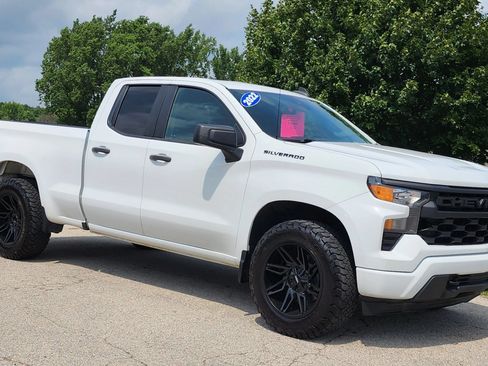 Used 2022 Chevrolet Silverado 1500 Custom AWD/4WD image 2