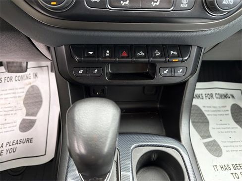 Used 2022 Chevrolet Colorado Z71 w/ Z71 Midnight Edition image 22