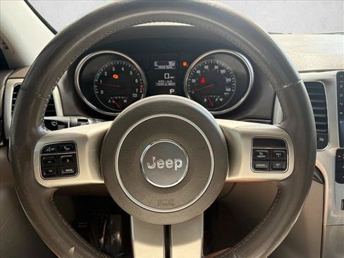 Used 2013 Jeep Grand Cherokee Laredo w/ Laredo E Group AWD/4WD image 8