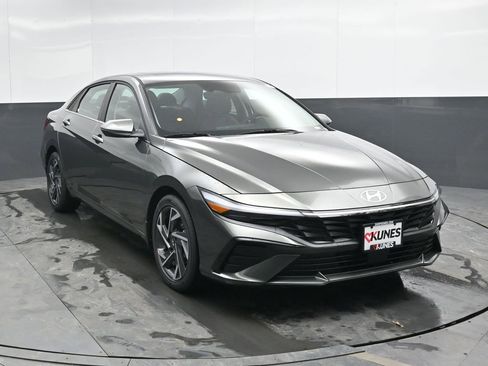 New 2026 Hyundai Elantra Limited FWD image 4