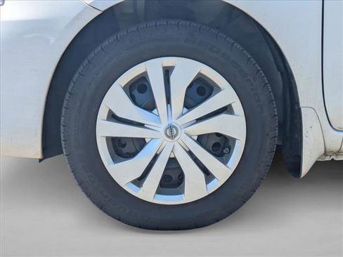 Used 2016 Nissan Versa SV FWD image 9